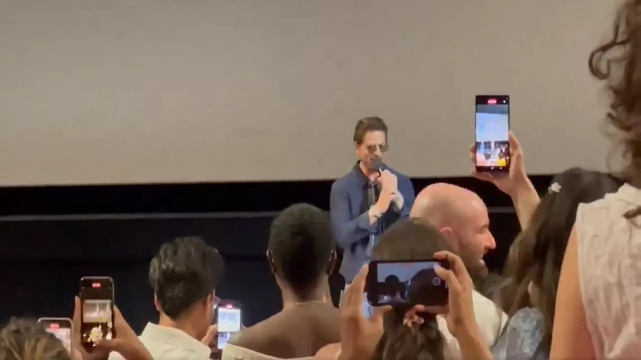 Shah Rukh Khan Sings Kuch Kuch Hota Hai With Crowd At Locarno Film Festival, Delights Fans