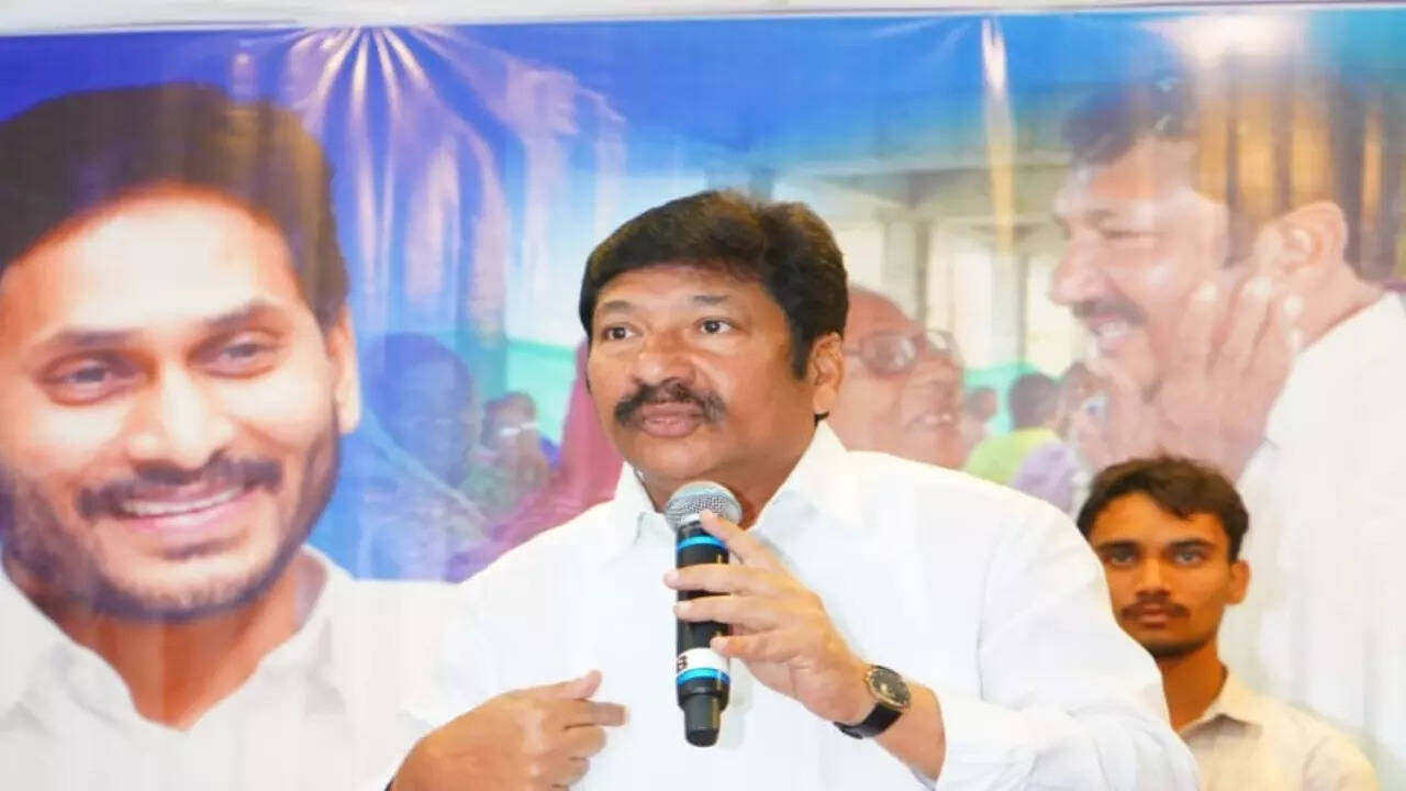 Jogi Ramesh: మాజీ మంత్రి జోగి రమేష్ నివాసంలో ఏసీబీ సోదాలు.. | Times Now ...