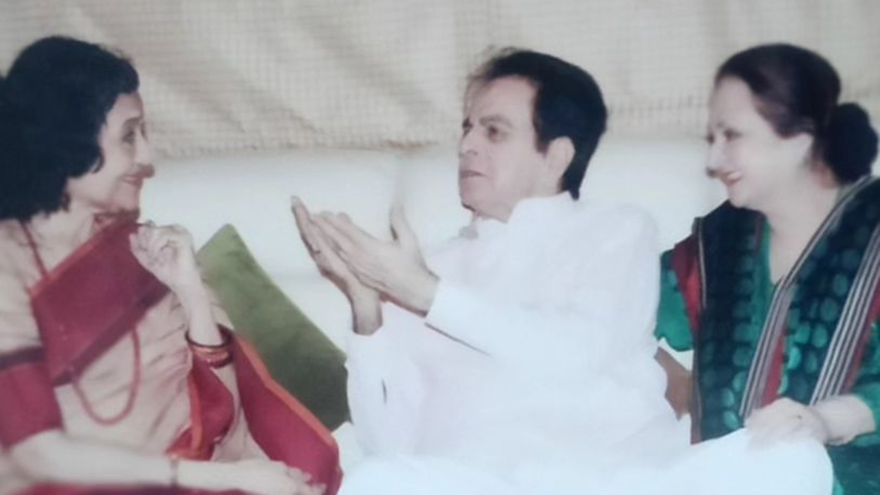 Saira Banu Pens Heartfelt Birthday Note For Her 'Favourite' Vyjyanthimala, Shares Throwback Pics Ft Dilip Kumar