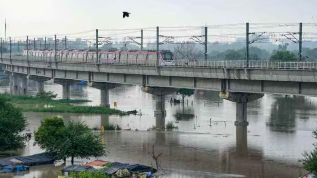 Yamuna water level nears danger mark