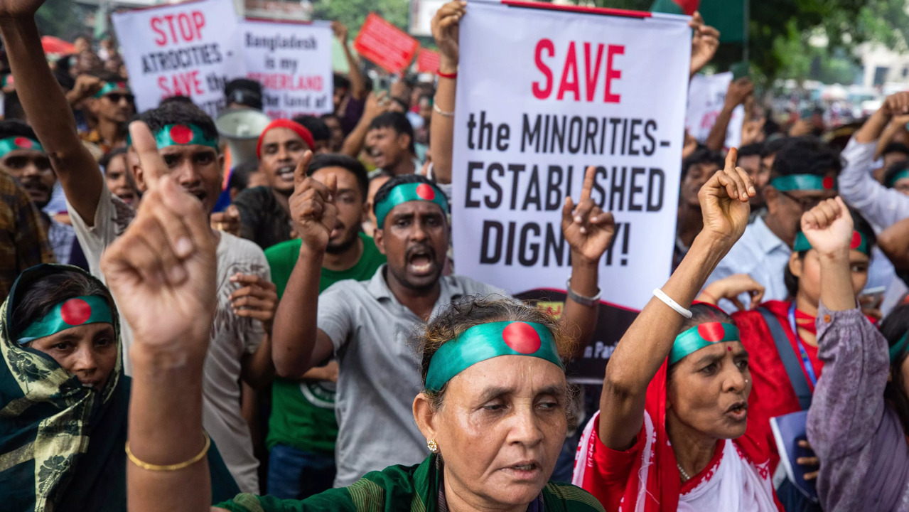 Clash erupts between Bangladesh Army and Members Of Hindu Community in Dhaka