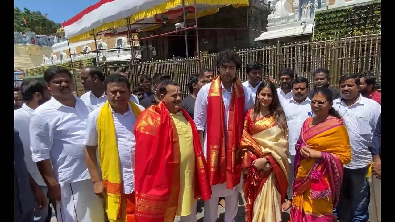 Varun Tej, Lavanya Tripathi at Tirumala Tirupati temple