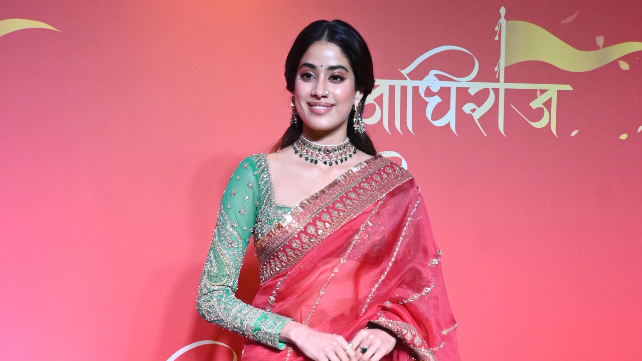 Janhvi Kapoor's regal new look