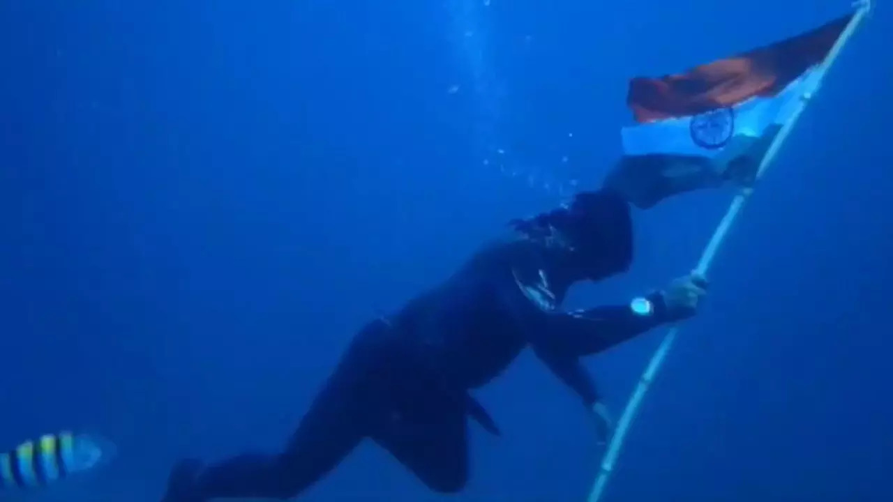 Scuba Divers From Chennai Wave The National Flag Underwater