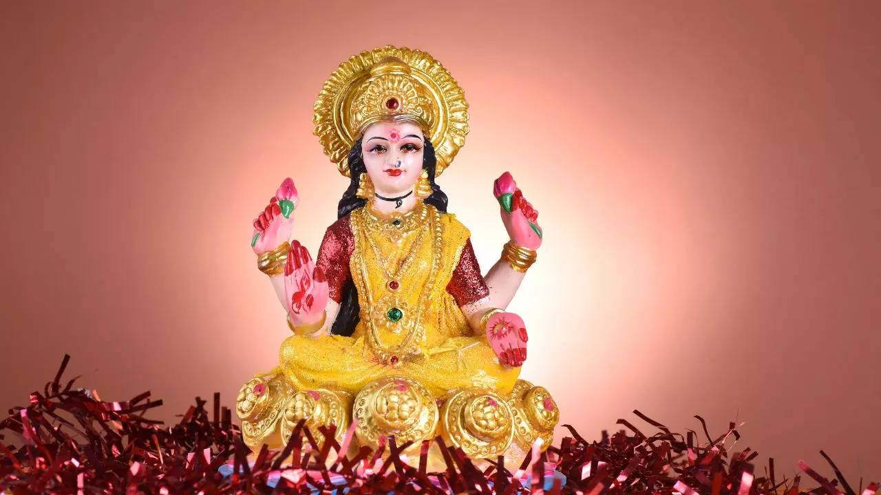 Puja Vidhi And Fasting Rules For ​Varalakshmi Vratham