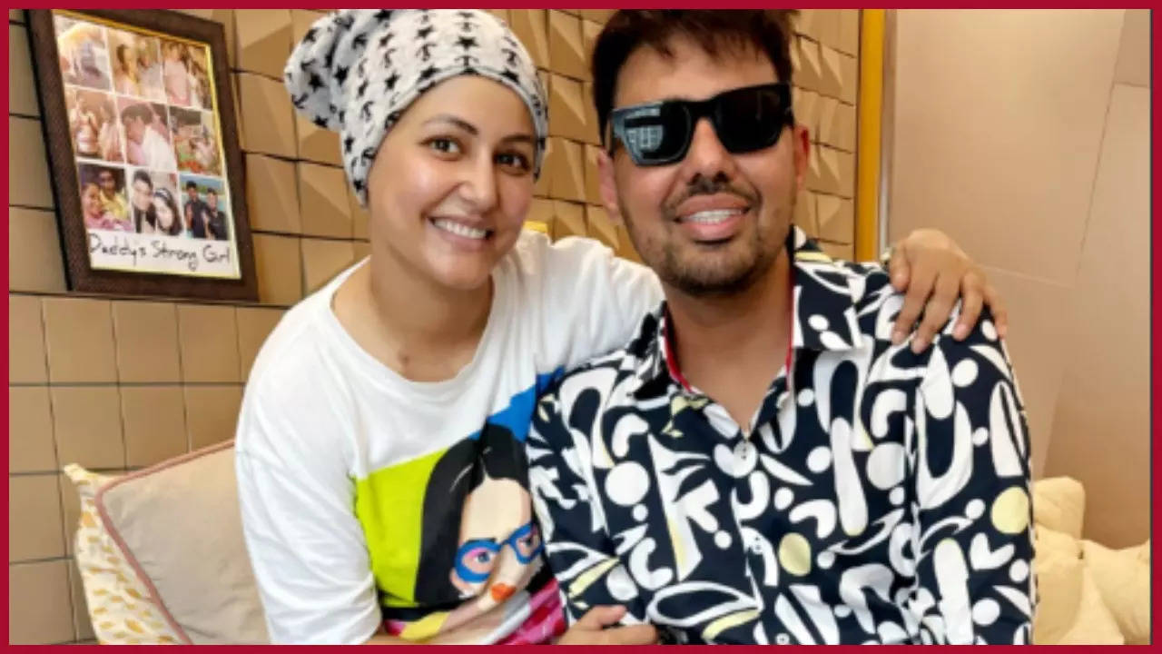 Cancer Patient Hina Khan Wears A Beanie Cap As She Smiles And Poses With Her Friend - See Pic