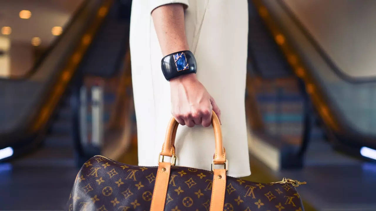 China Express Airlines de-boarded a woman for not under-seating her Louis Vuitton bag.| Pexels