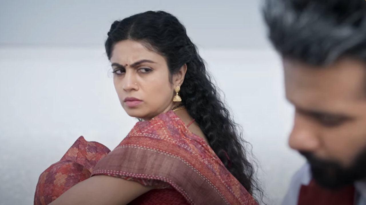 Manasi Parekh in Kutch Express.