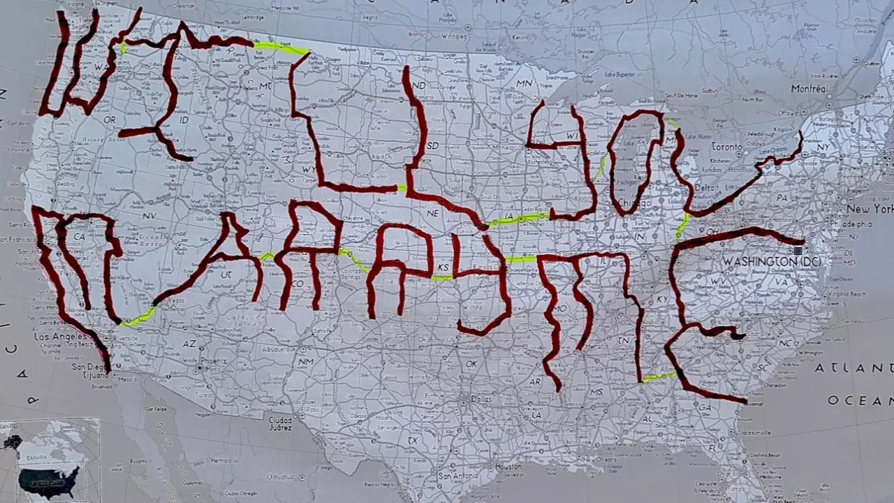 The GPS drawing of a marriage proposal road trip spells out 'Will you marry me'. | @danghentschel/X