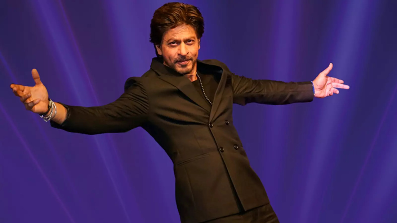 Shah Rukh Khan Sleeps At 5 AM, Eat Only One Meal A Day. King Khan's Daily Routine REVEALED