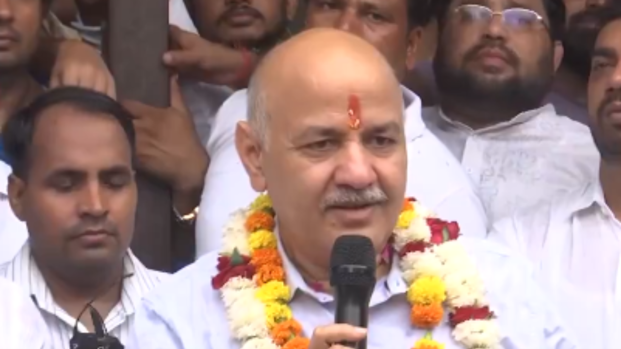 Today Breaking News Highlights AAP Leader Manish Sisodia Begins Padyatra From Delhis Sangam Vihar