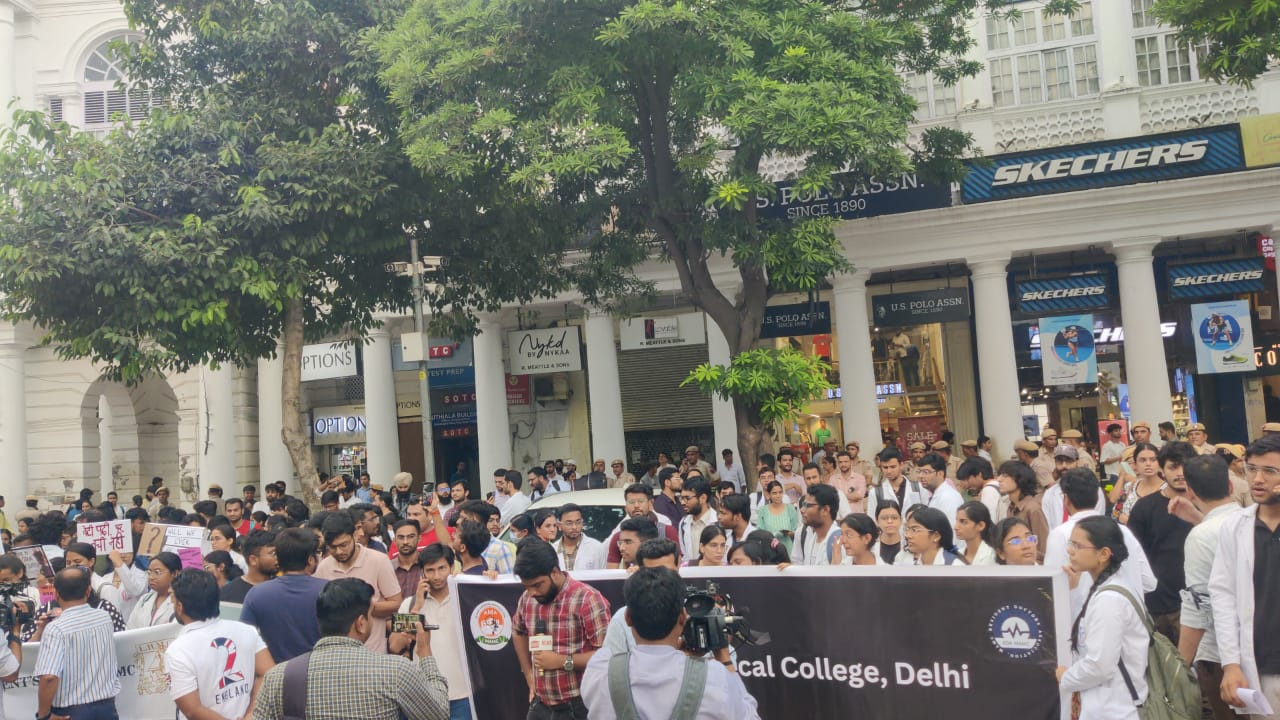 aiims doctors protest cp