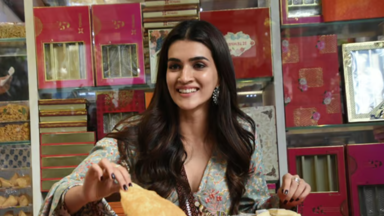 Throwback: When Kriti Sanon Gorged On Jalebis And Kebabs In Lucknow