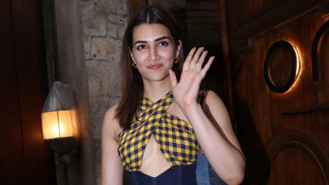 Decoding Kriti Sanon's new denim look