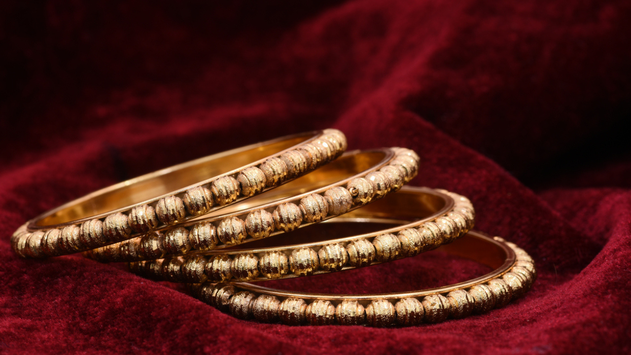 How to clean gold jewellery