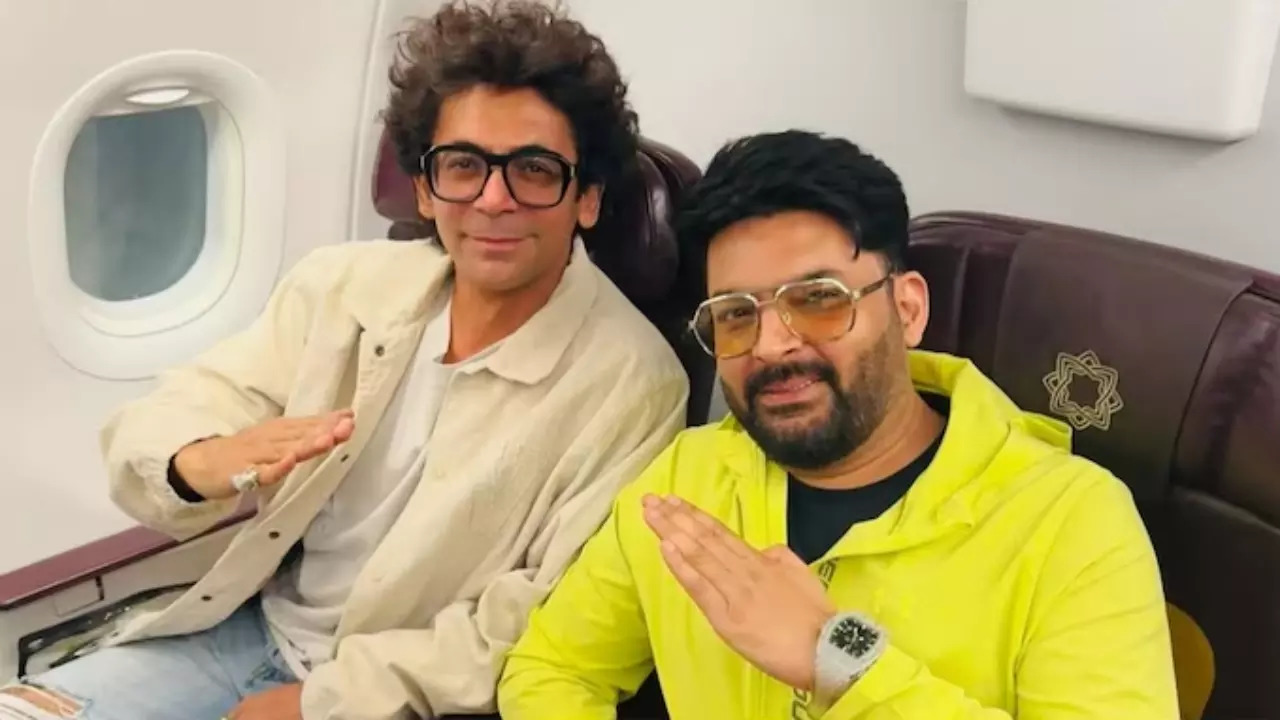 Kapil Sharma-Sunil Grover Flaunt Their ‘Dostana’ As Latter Asks Sri Sri Ravi Shankar How To Avoid Fights