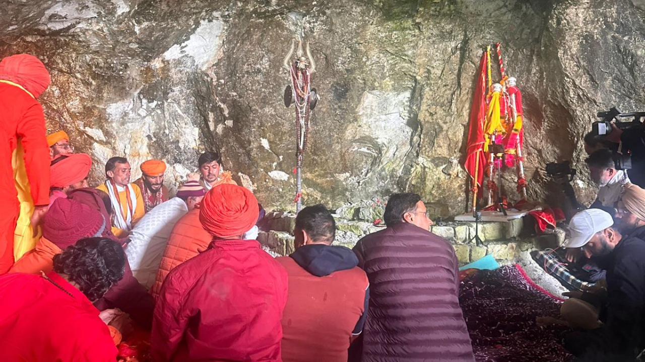 Chhari Mubarak Taken To Holy Shrine