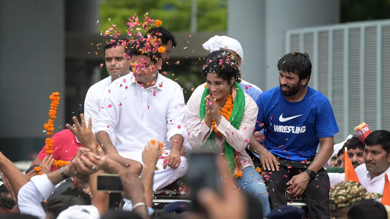 Vinesh Phogat given grand welcome in India