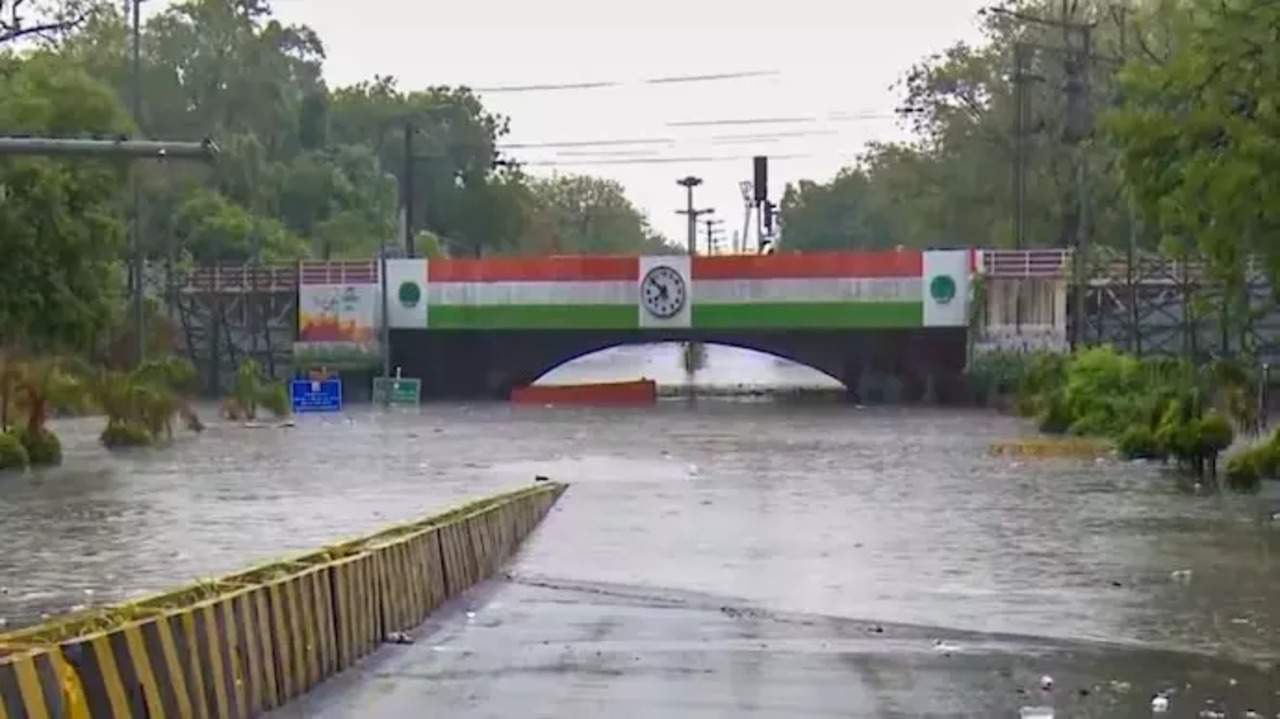 Delhi School Bus Gets Stuck in Waterlogged Minto Bridge Underpass, Three Children Rescued