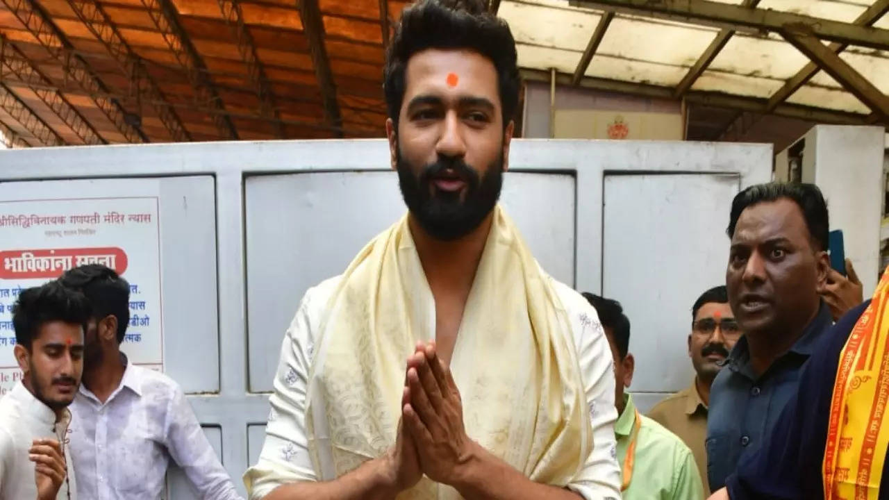 Vicky Kaushal Seeks Blessings At Iconic Siddhivinayak Temple With Laxman Utekar After Unveiling Chhava Teaser