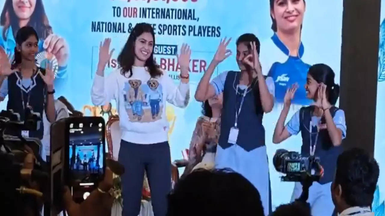 Manu Bhaker dancing at an event