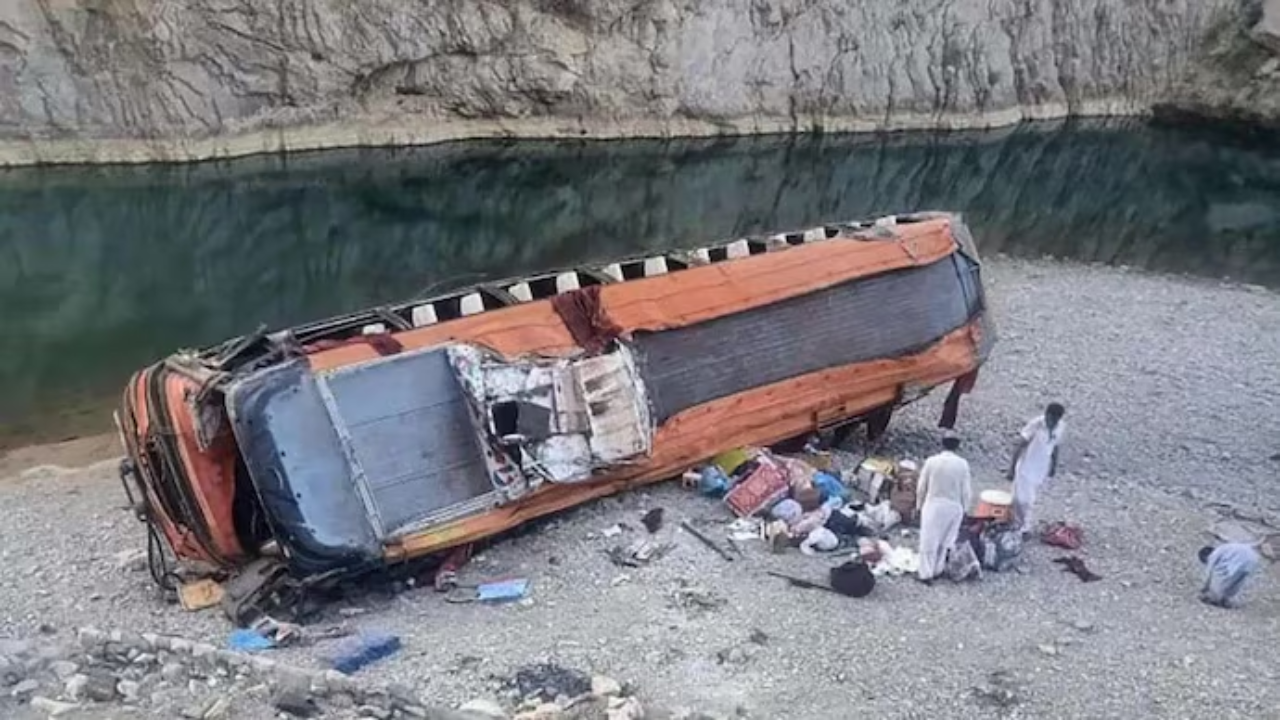 iran pakistani accident