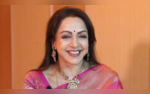 Hema Malini Gets Uncomfortable As Female Fan Touches Her Shoulder Without Consent Fans Call Her Grumpy