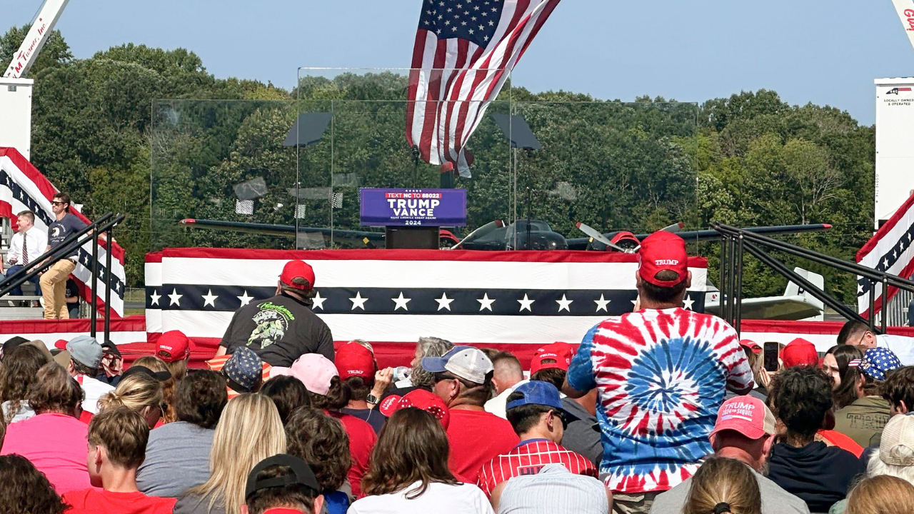 Donald Trump Holds Rally In Asheboro, Behind A Bulletproof Glass | WATCH