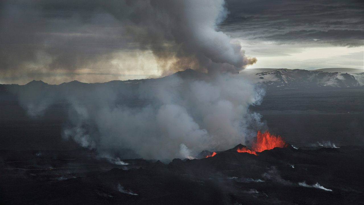 white island volcano in new zealand's bay of plenty erupts, list of flight cancelled