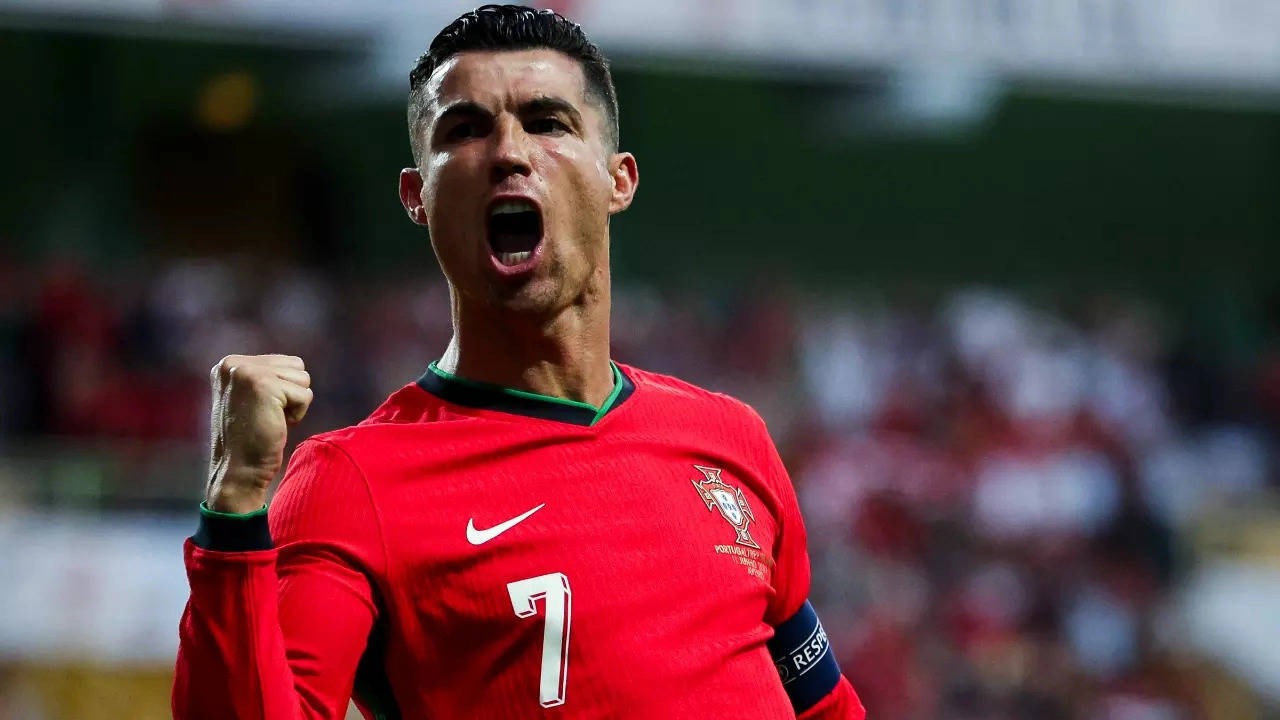 cristiano ronaldo breaks world record with you tube launch