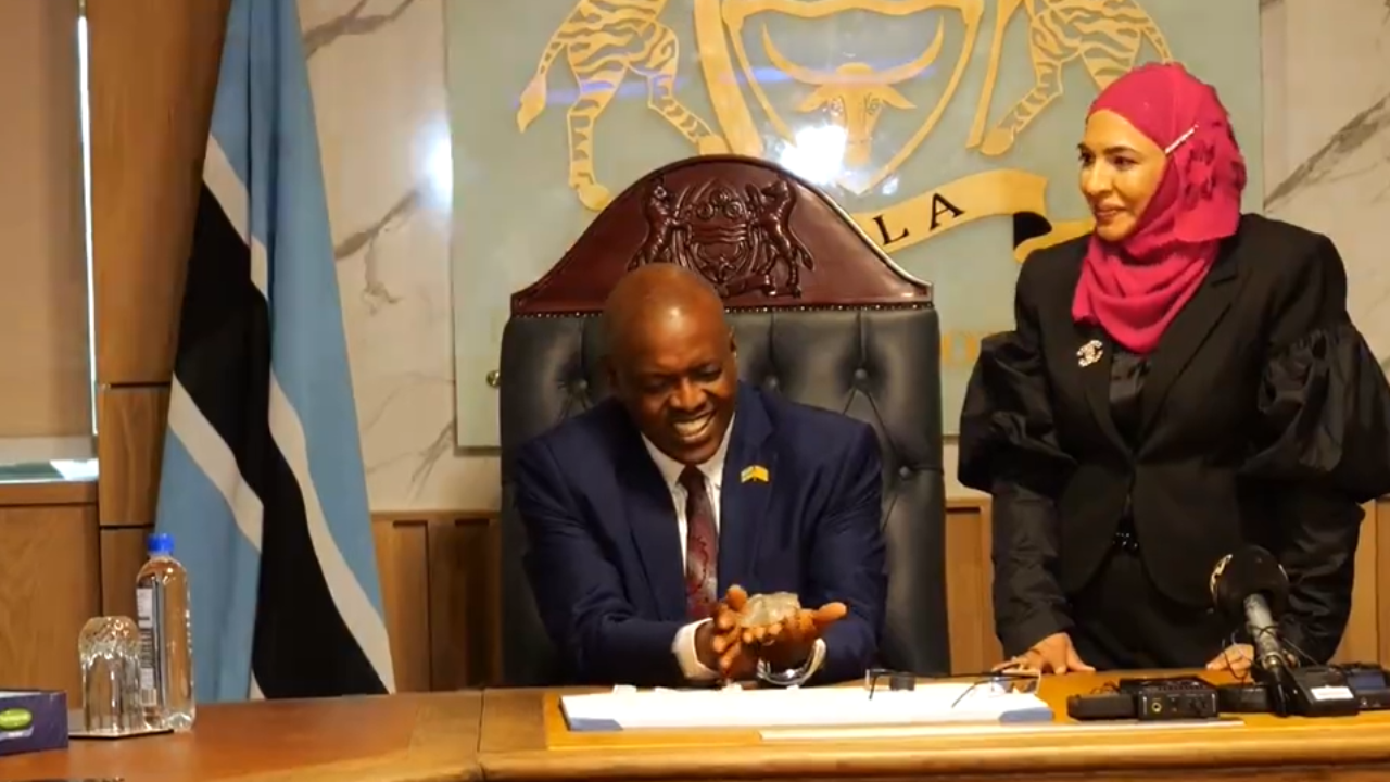 Botswana President Mokgweetsi Masisi presented the diamond to the world.