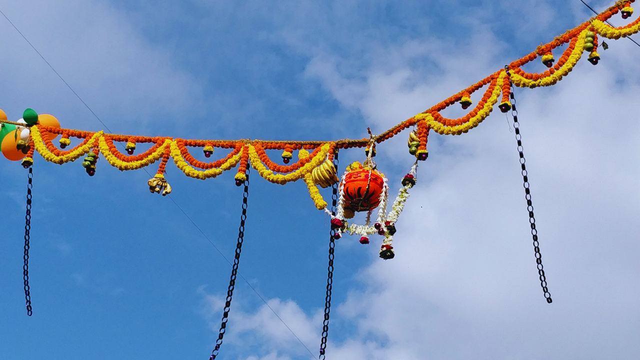 janmashtami 2024: know the story behind the dahi handi tradition