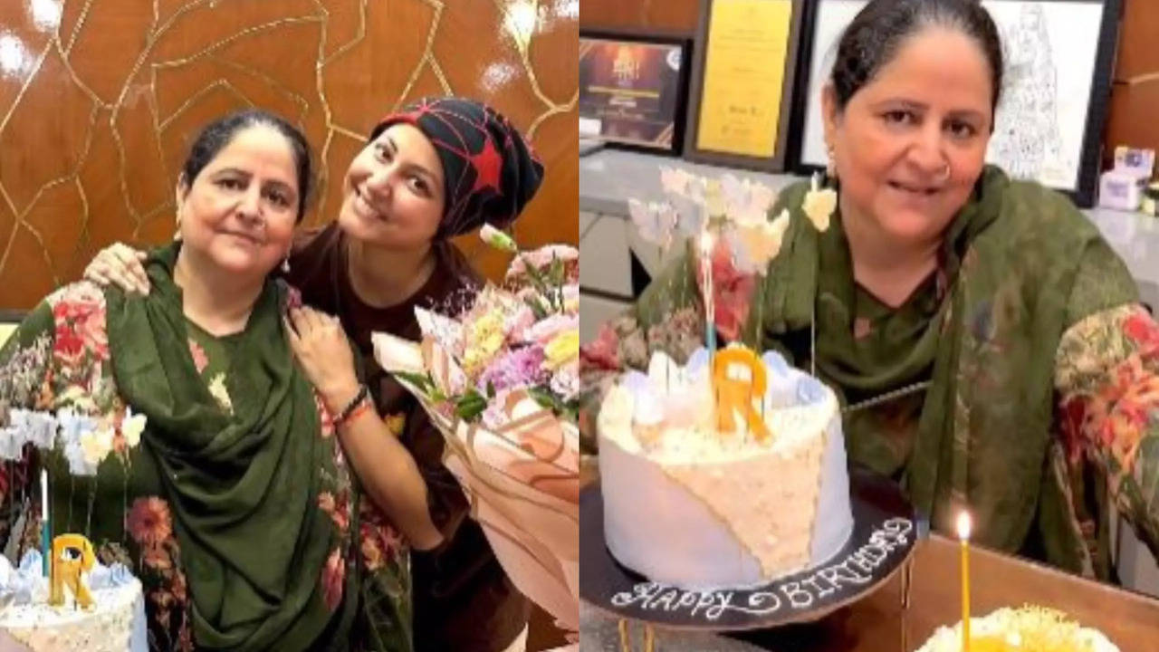 Hina Khan Shares A Sneak Peek Into Her Mother's Birthday Celebration - Watch VideoqHina Khan Shares A Sneak Peek Into Her Mother's Birthday Celebration - Watch Video