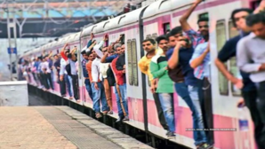 Mumbai Local Mega Block मुंबई लोकलच्या तिन्ही मार्गांवर मेगाब्लॉक वेळापत्रक पाहूनच घराबाहेर पडा