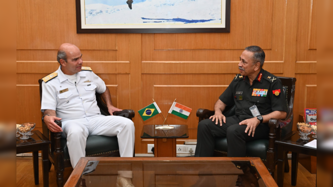 ​Admiral Marcos Sampaio Olsen, Commander of the Brazilian Navy called on Lt Gen NS Raja Subramani.​