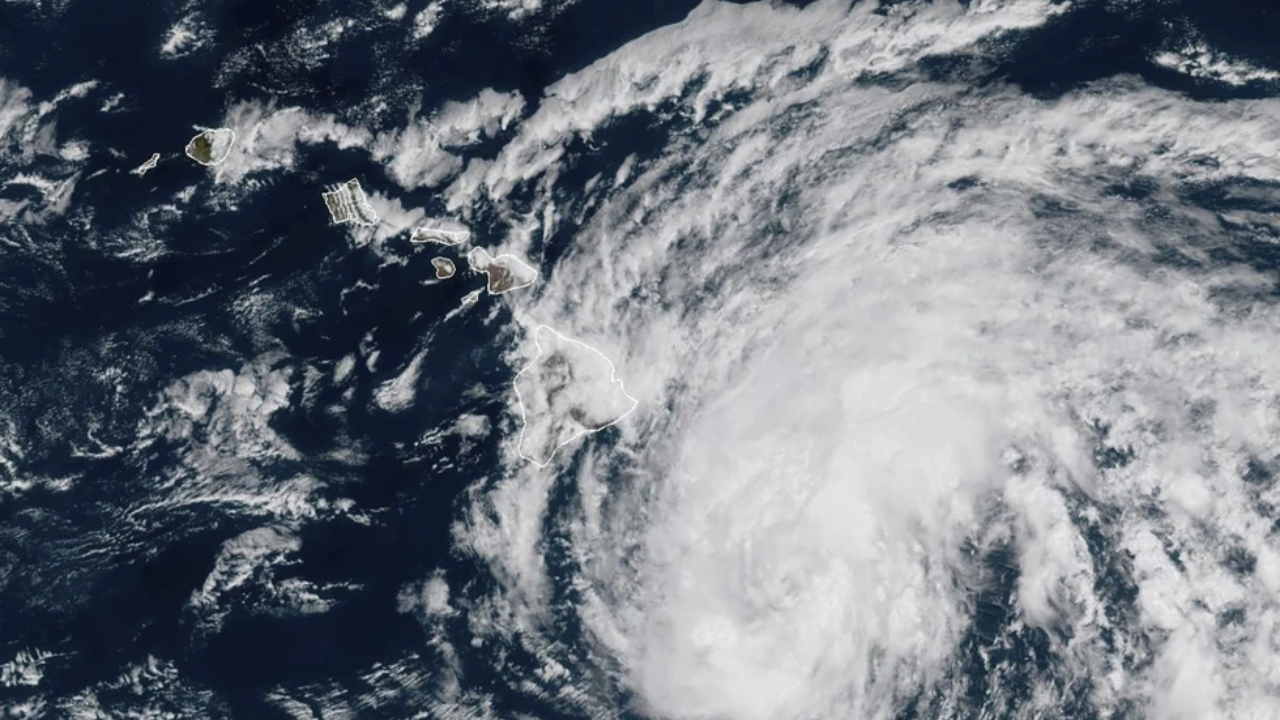 Tropical Storm Hone Increases To 'Category 1' Hurricane Strength Approaching Hawaii