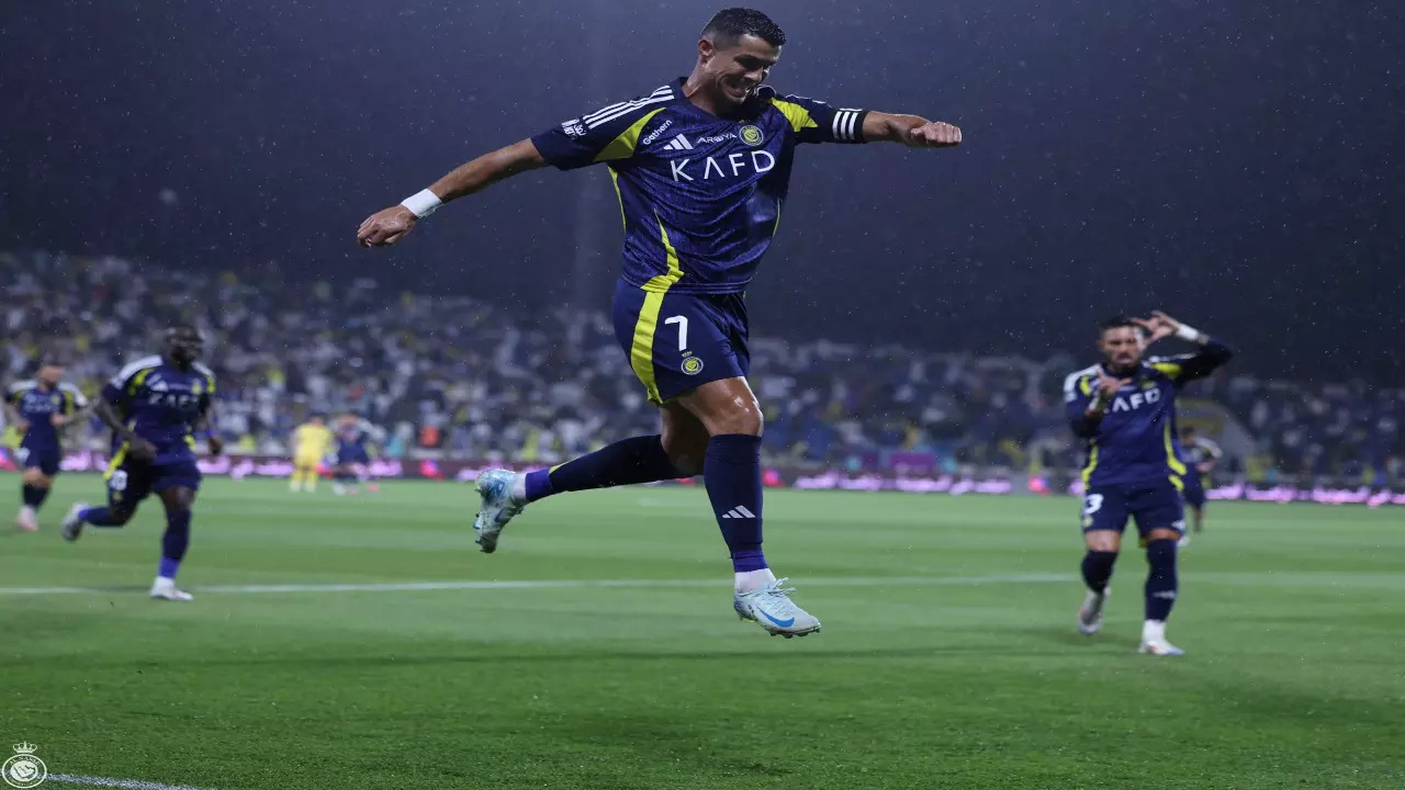 Cristiano Ronaldo celebrates his goal