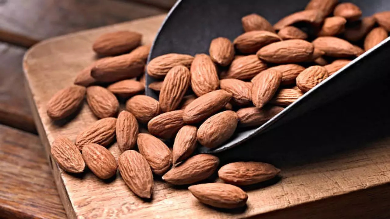 Which is the best way to eat almonds