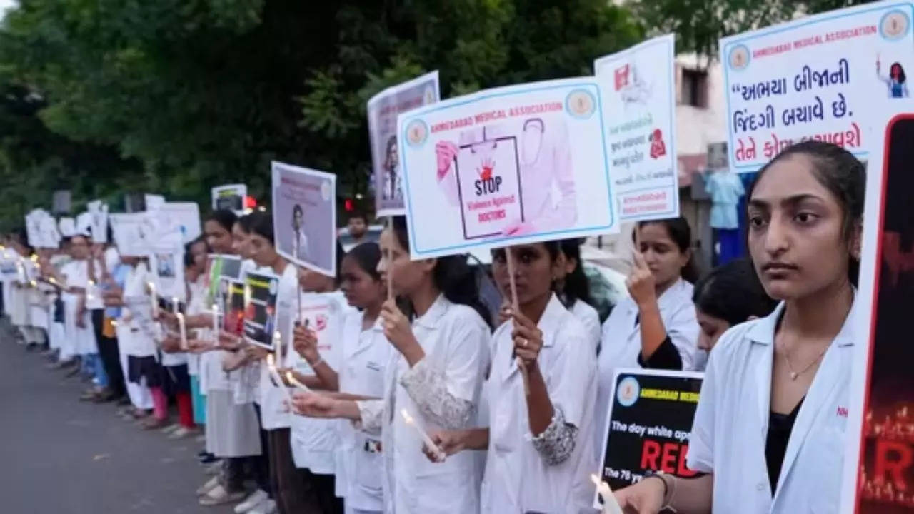 Karnataka doctors protest over Kolkata rape case (AP)