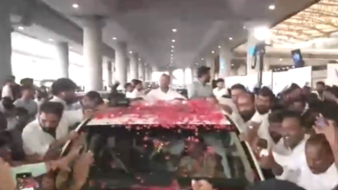 Breaking News Highlights K Kavitha Reaches Hyderabad Receives Grand Welcome By Party Workers 