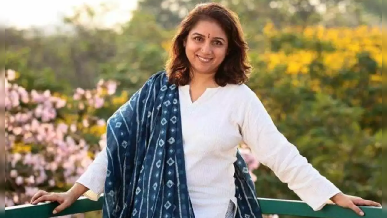 Revathi is a popular Malayalam actress and has also worked in Tamil, Telugu and Hindi films