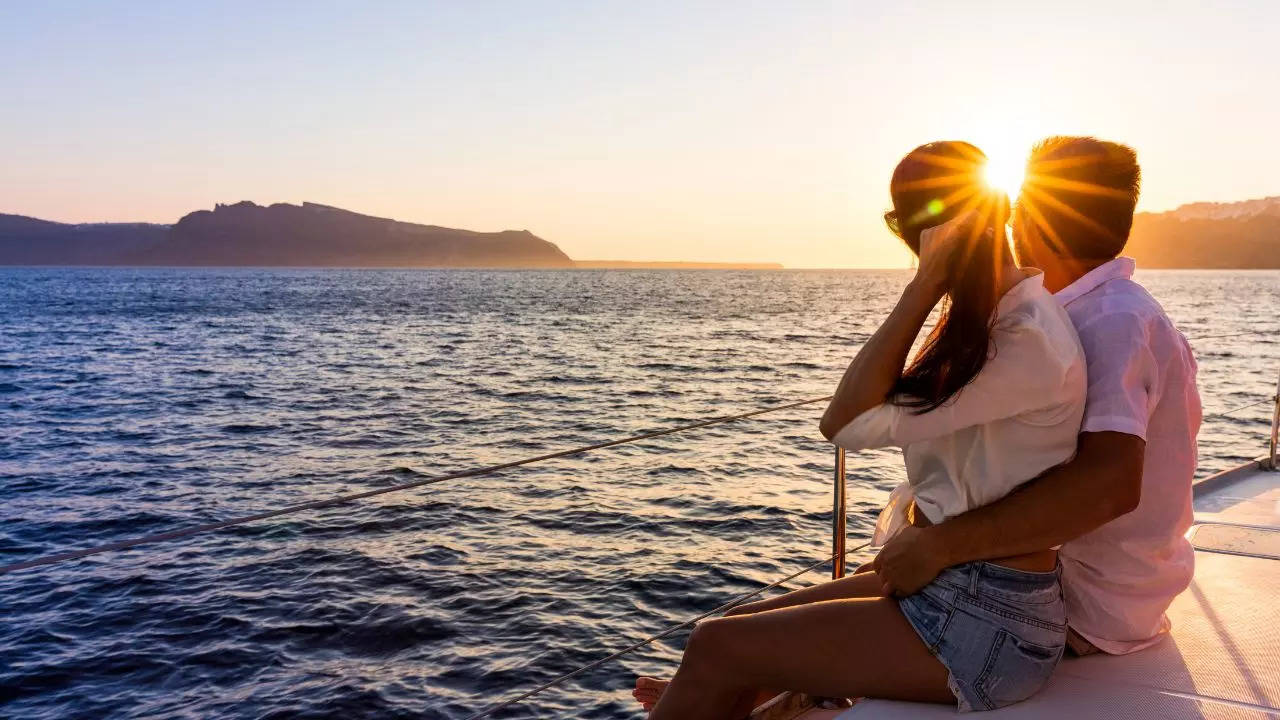 6 Fabulous Sunset Cruises You Can Bookmark For Your Next Thailand Trip. Credit: Canva