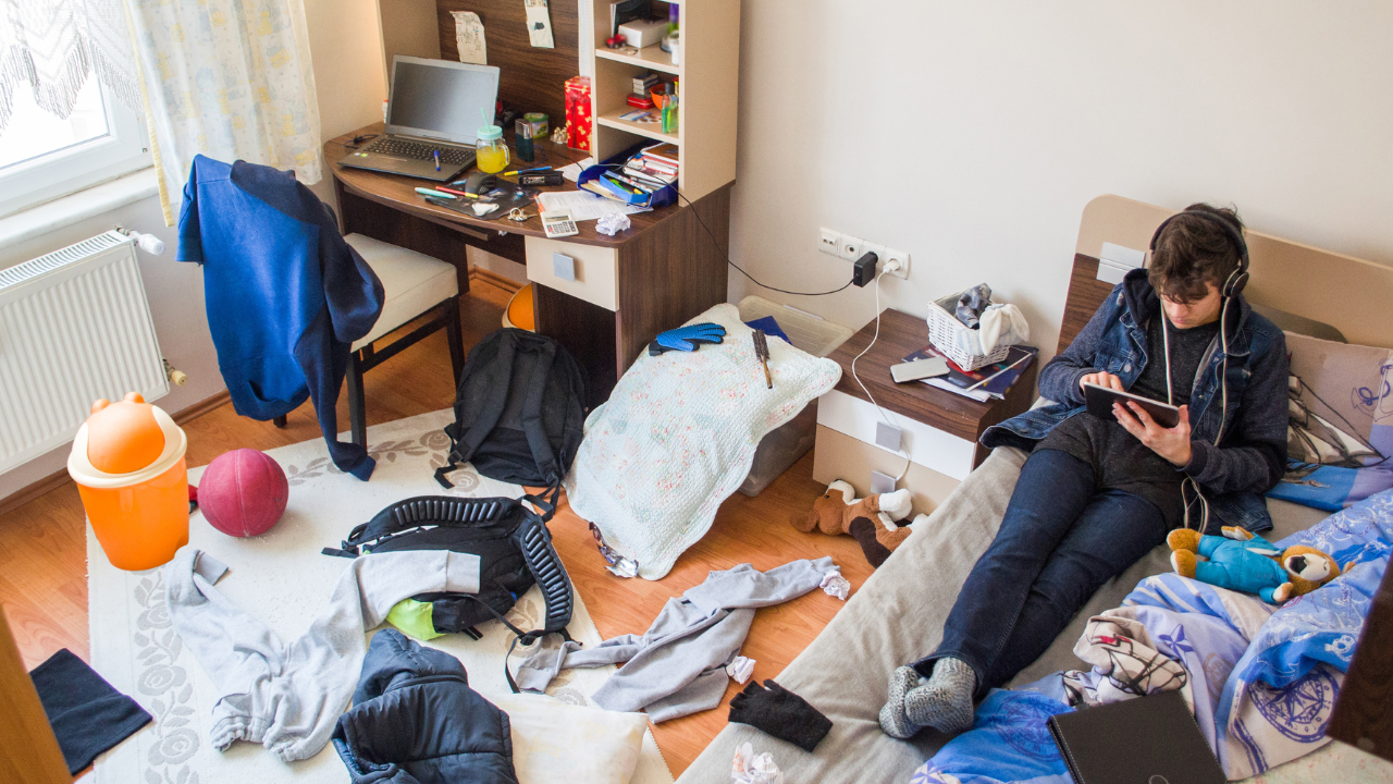 Messy rooms (Credit-Canva)