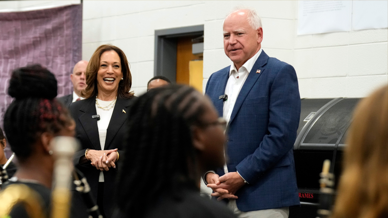 Kamala Harris - Tim Walz - AP