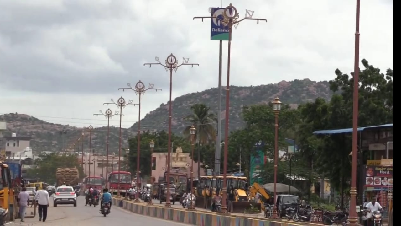 Ayodhya like Lamp posts