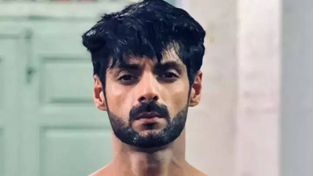 karan wahi lashes out at his gym manager: 'he's s**t'