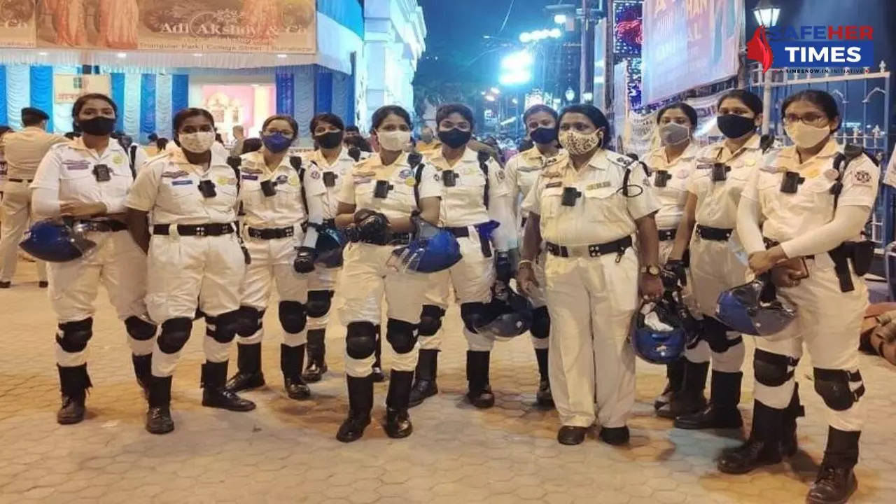 Kolkata_Women_Police_In_rescue