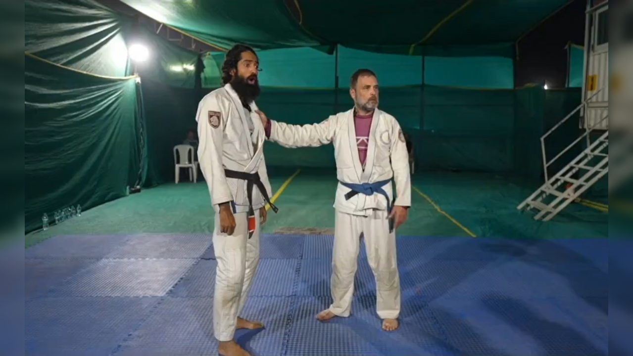 Rahul Gandhi showing  jiu-jitsu moves