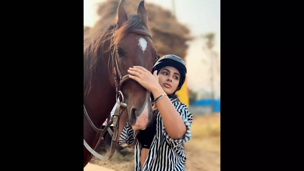 Samyuktha Trains In Horse Riding