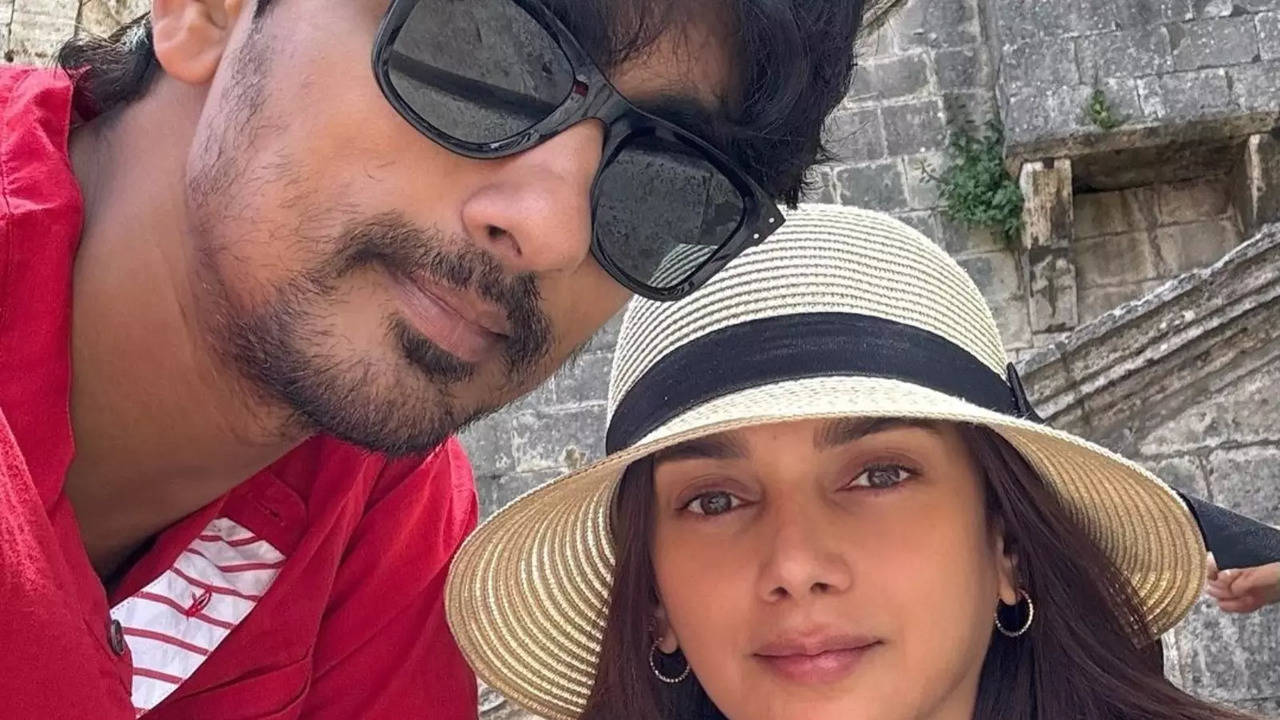 Aditi Rao Hydari Reveals Siddharth Proposed At Her Grandmother's School: He Got Down On His Knee